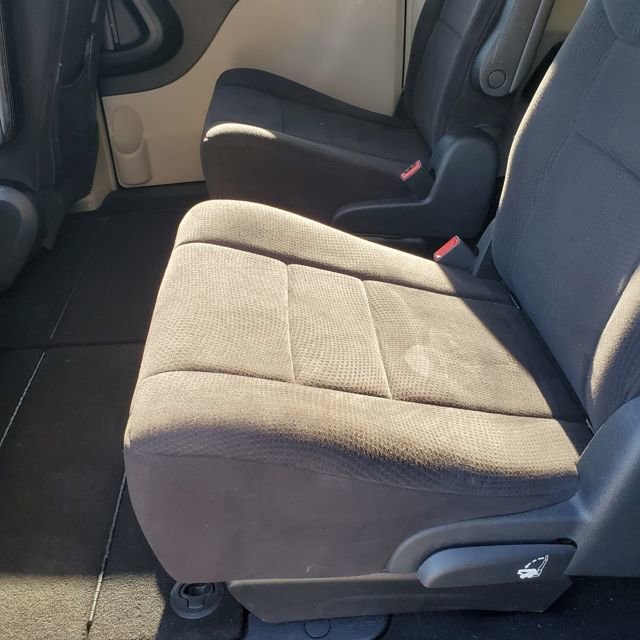 Used 2011 Chrysler Town & Country Touring FWD image 38