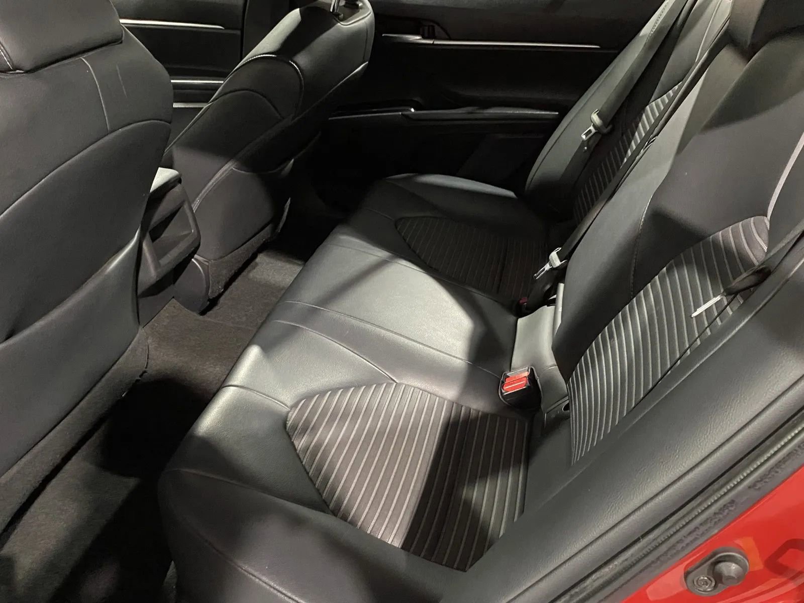Used 2019 Toyota Camry SE w/ Carpet Mat Package FWD image 9