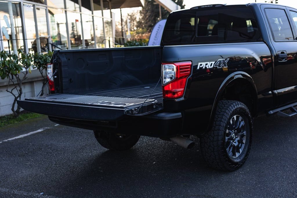 Used 2018 Nissan Titan PRO-4X AWD/4WD image 9