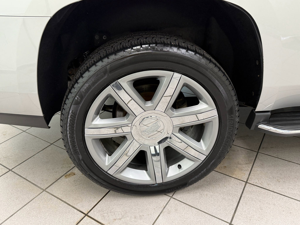 Used 2017 Cadillac Escalade Luxury AWD/4WD image 15