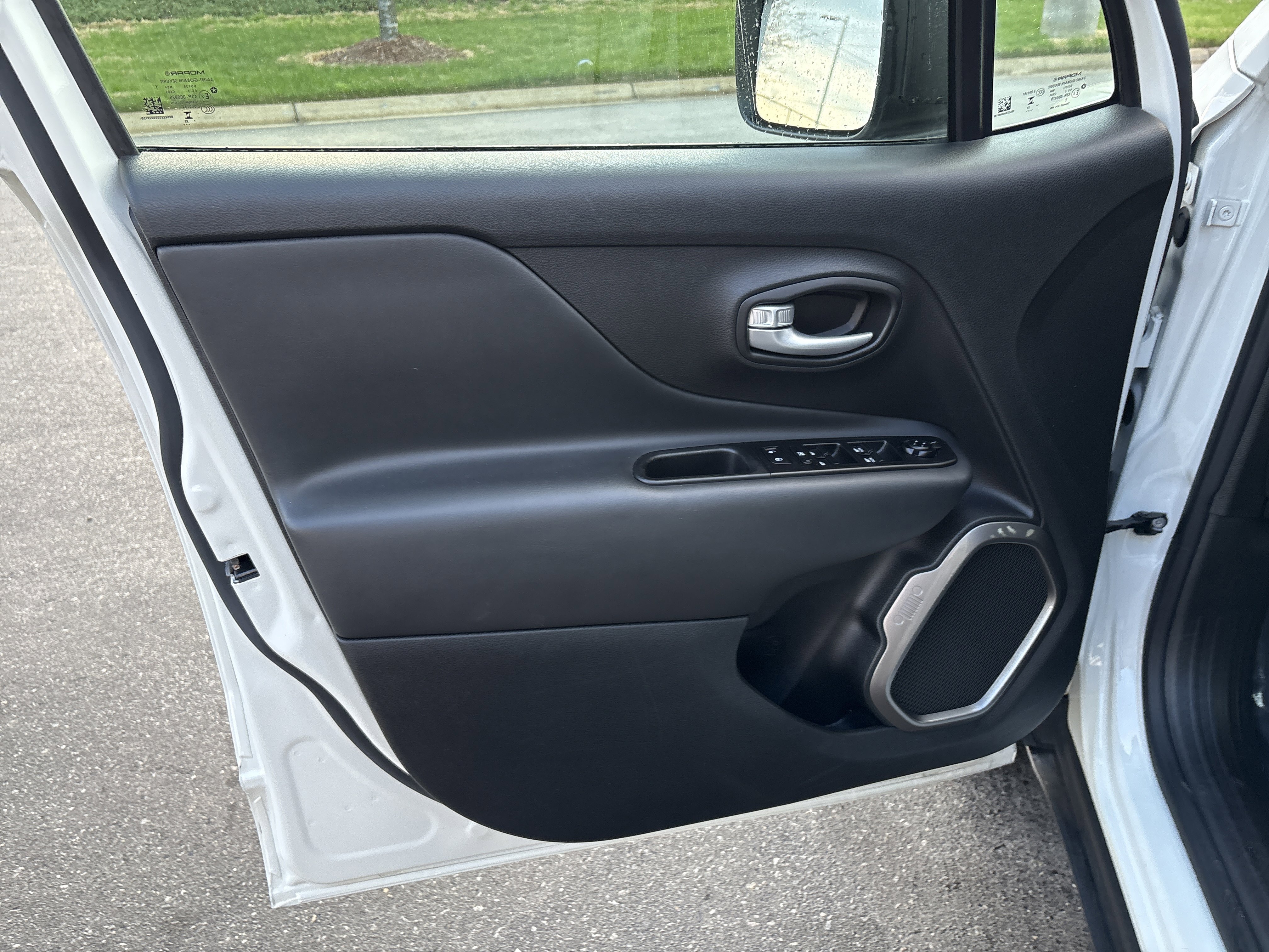 Certified 2023 Jeep Renegade Latitude w/ Premium Group image 14