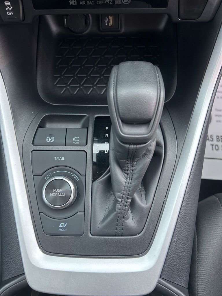 Used 2025 Toyota RAV4 XLE image 26
