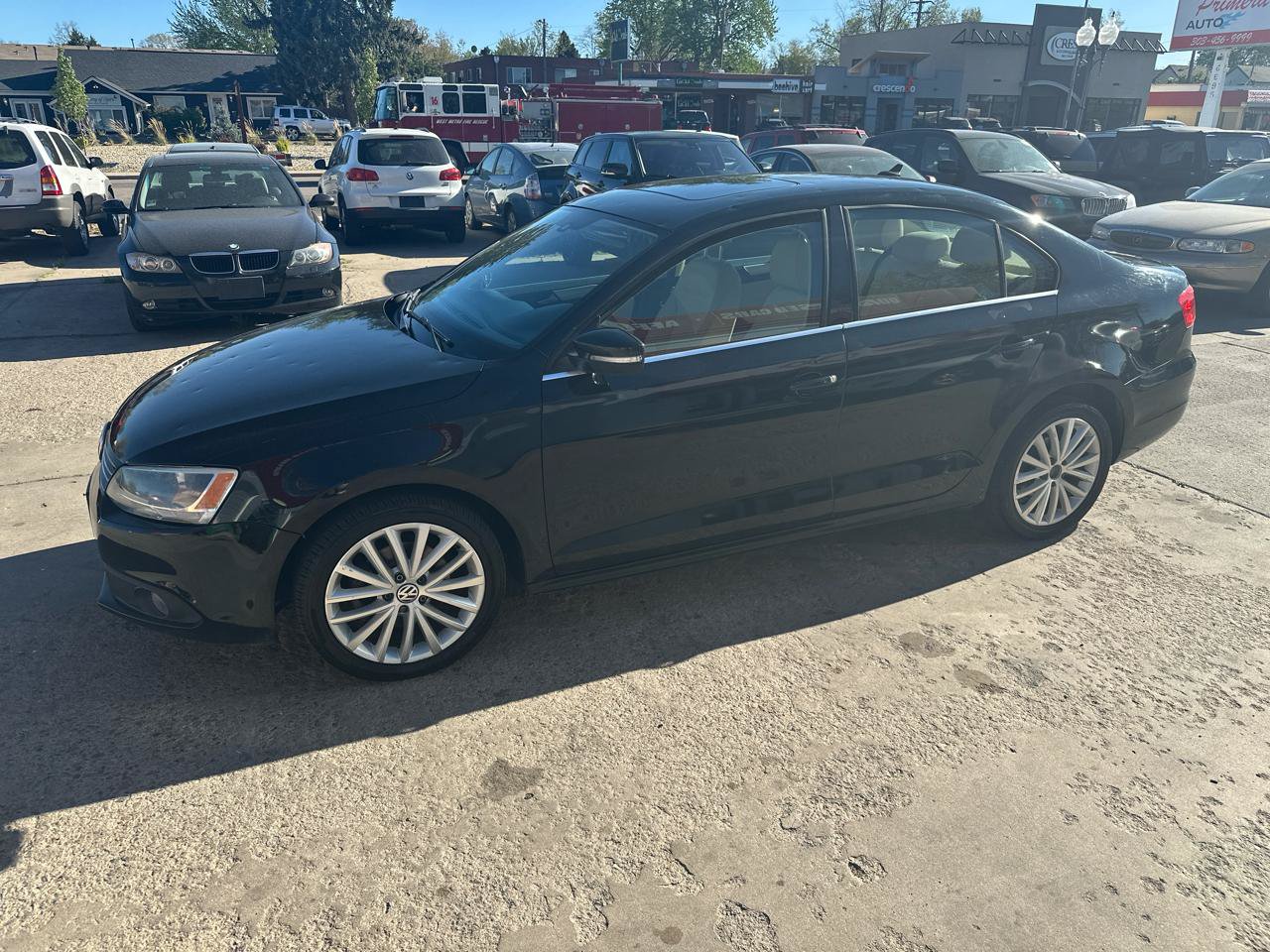 Used 2011 Volkswagen Jetta SEL FWD image 1