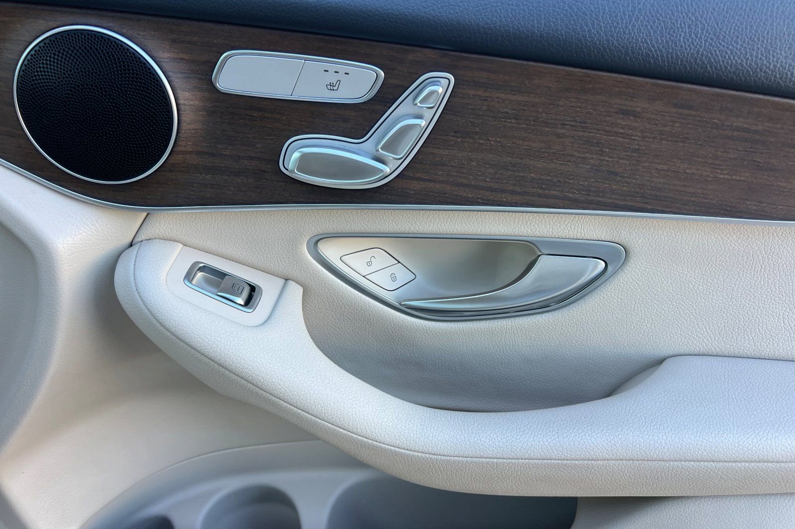 Used 2021 Mercedes-Benz GLC 300 4MATIC w/ Premium Package image 21