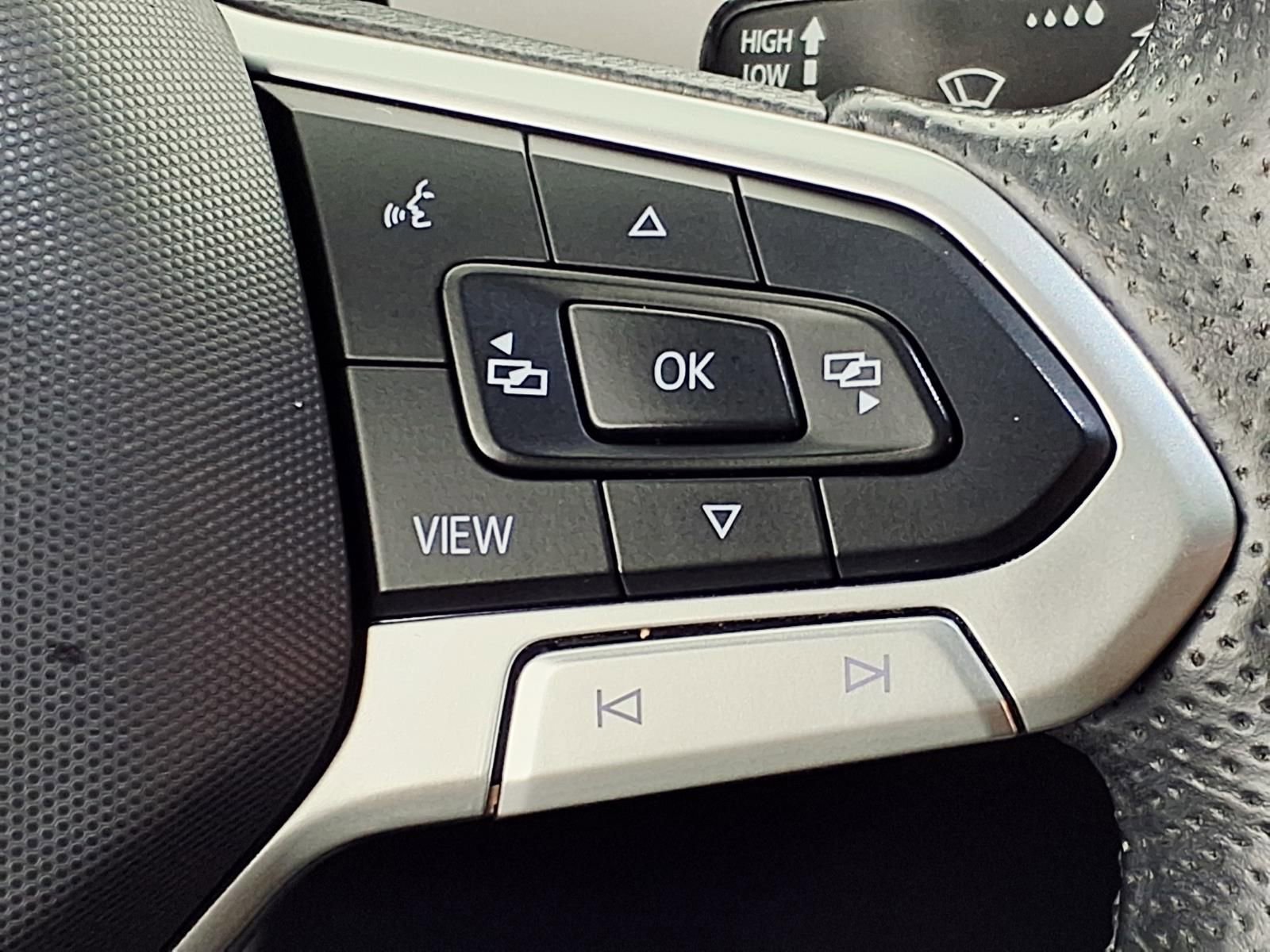 Used 2020 Volkswagen Atlas Cross Sport SE w/ Panoramic Sunroof Package image 18