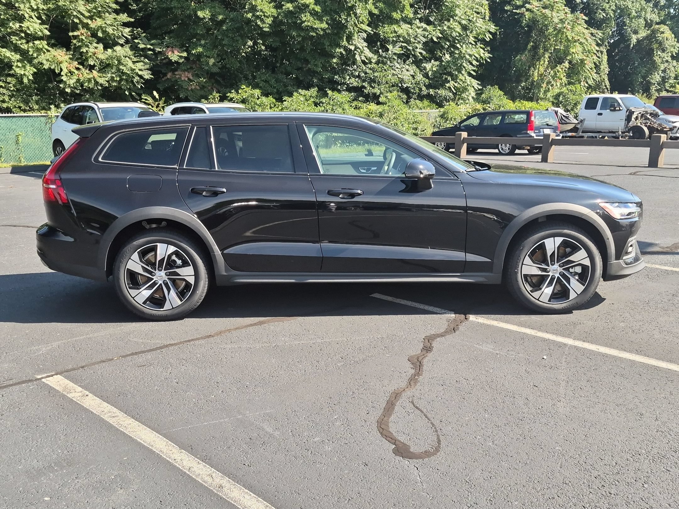 New 2026 Volvo V60 B5 Cross Country Plus w/ Climate Package AWD/4WD image 5