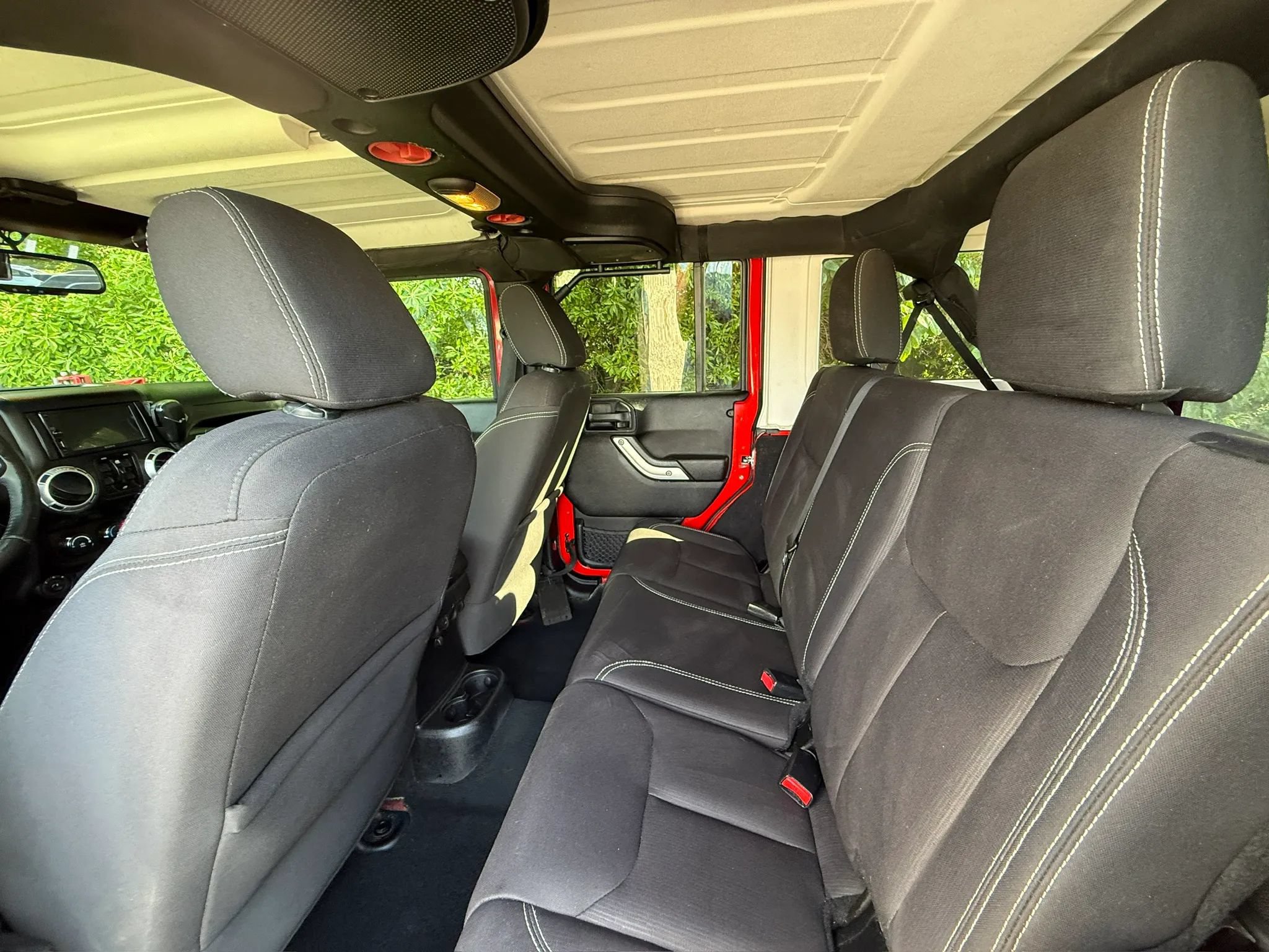 Used 2016 Jeep Wrangler Unlimited Sahara w/ Connectivity Group AWD/4WD image 53