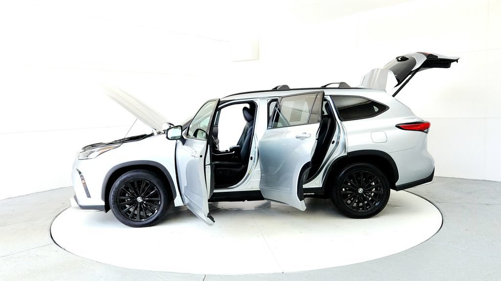 Used 2023 Toyota Highlander XSE AWD/4WD image 10