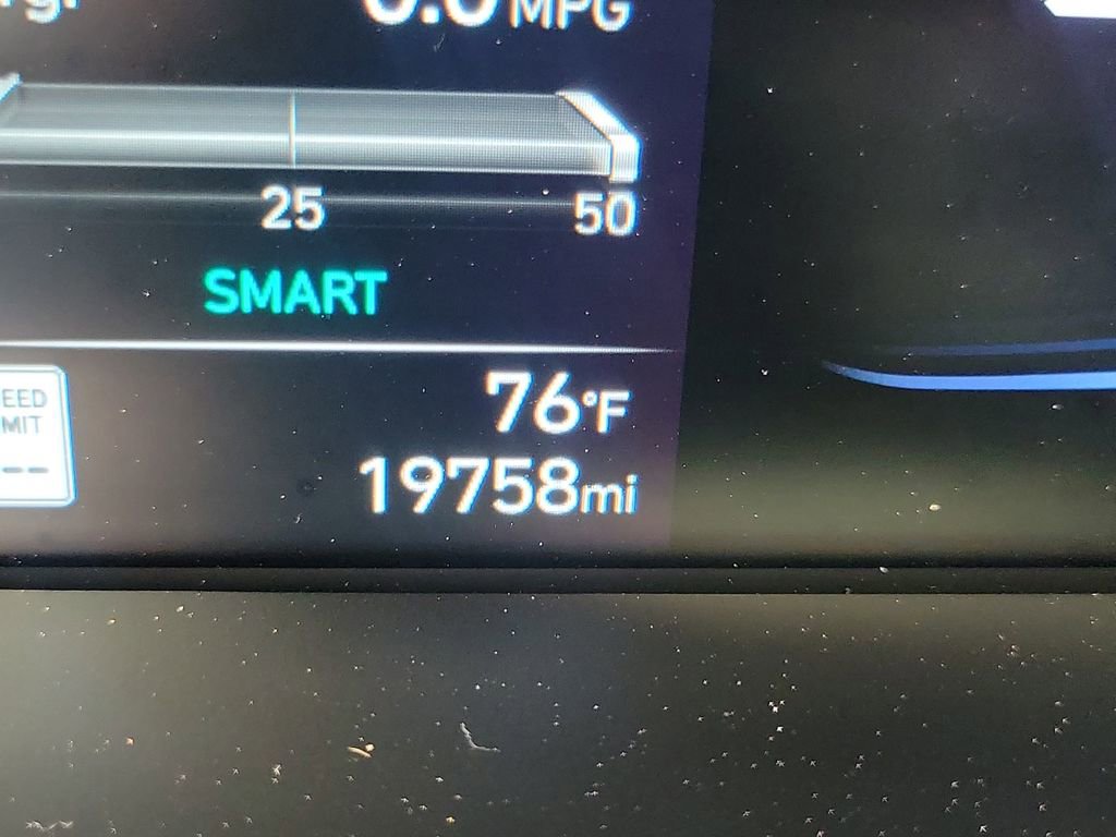 Used 2025 Hyundai Elantra Sport image 8