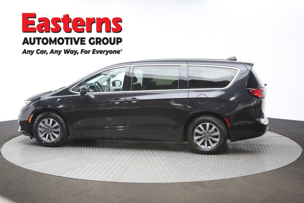 Used 2023 Chrysler Pacifica Touring-L image 58