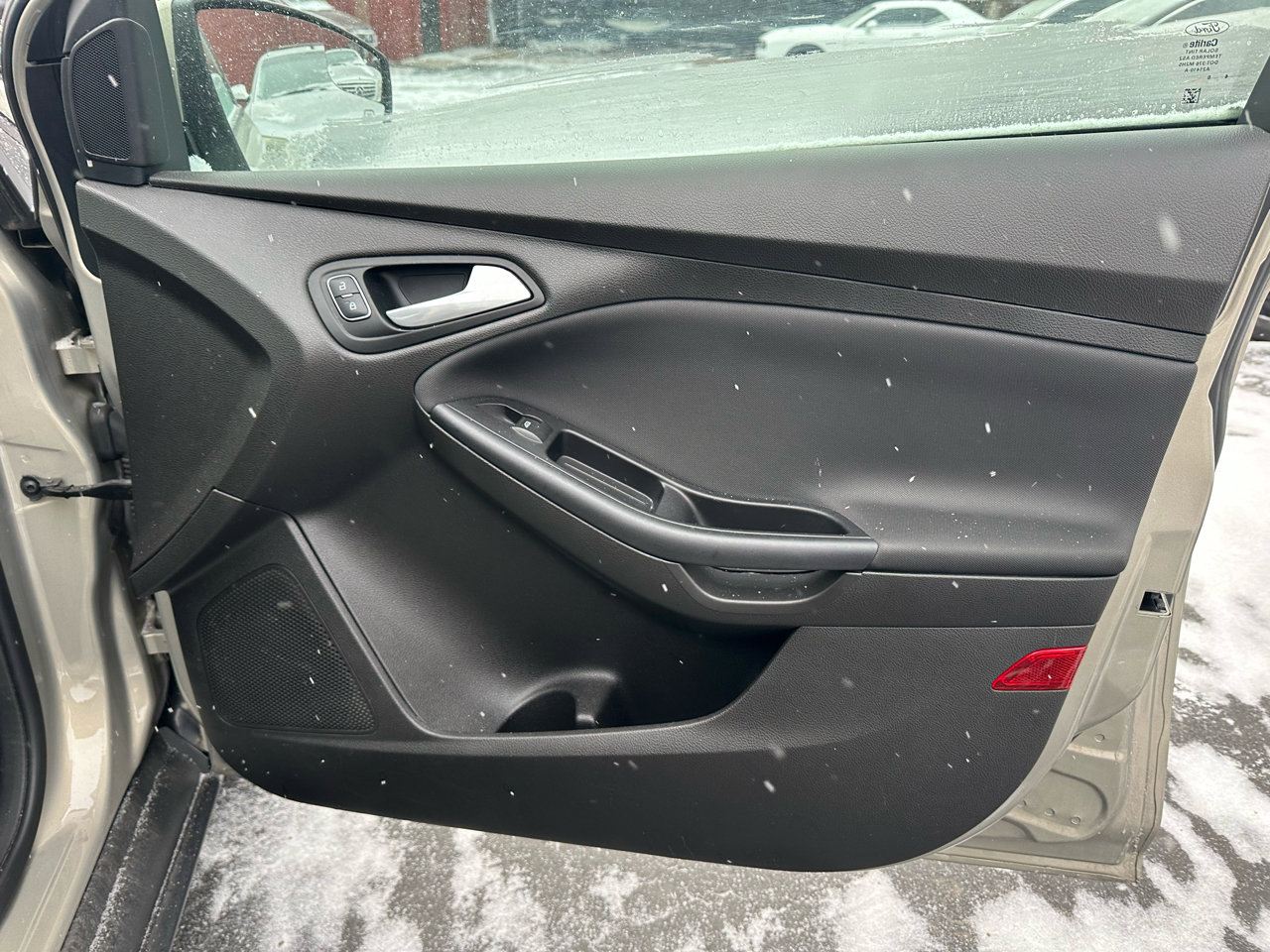 Used 2016 Ford Focus SE w/ SE Cold Weather Package image 35