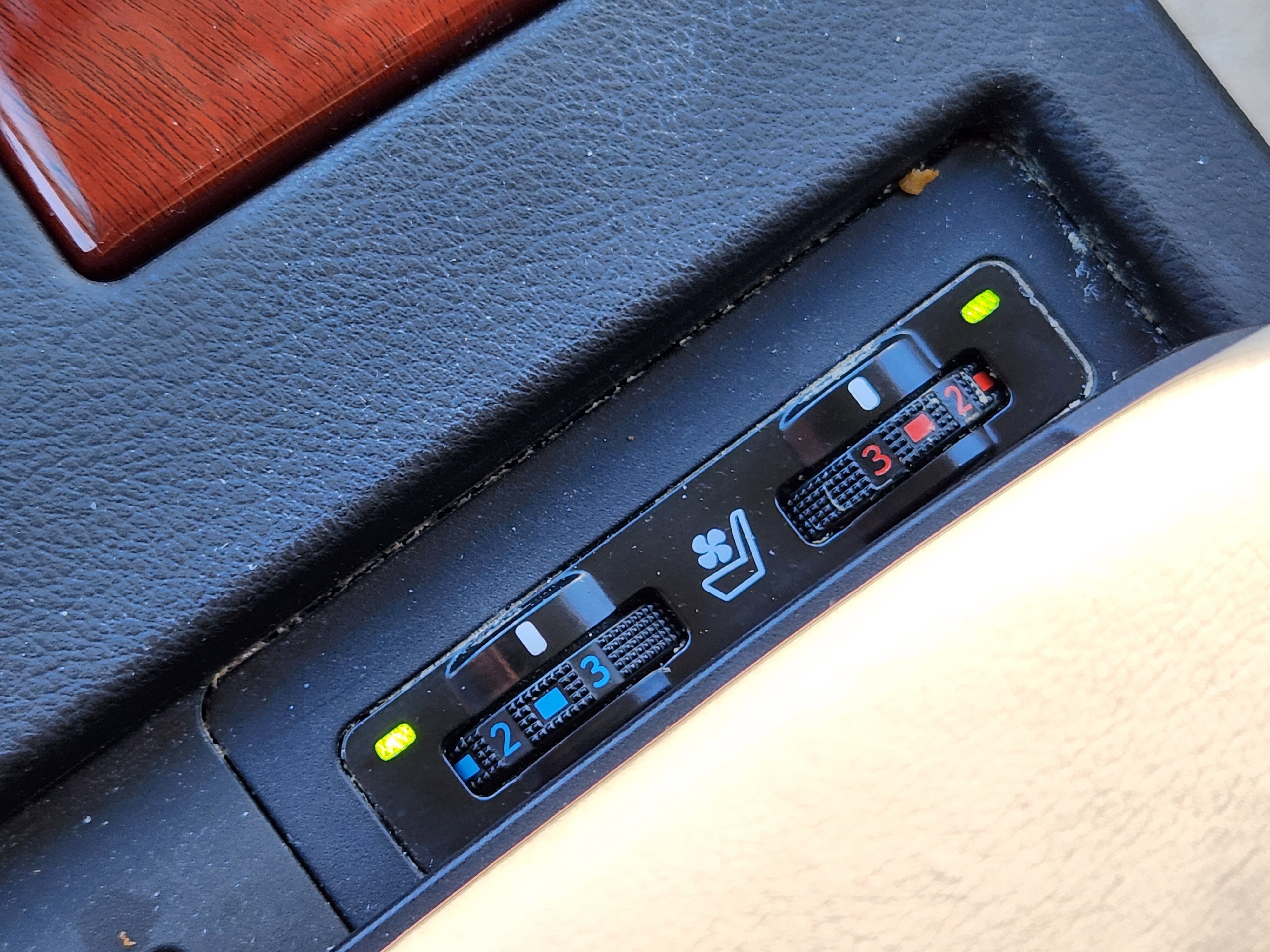 Used 2010 Lexus RX 450h AWD image 29