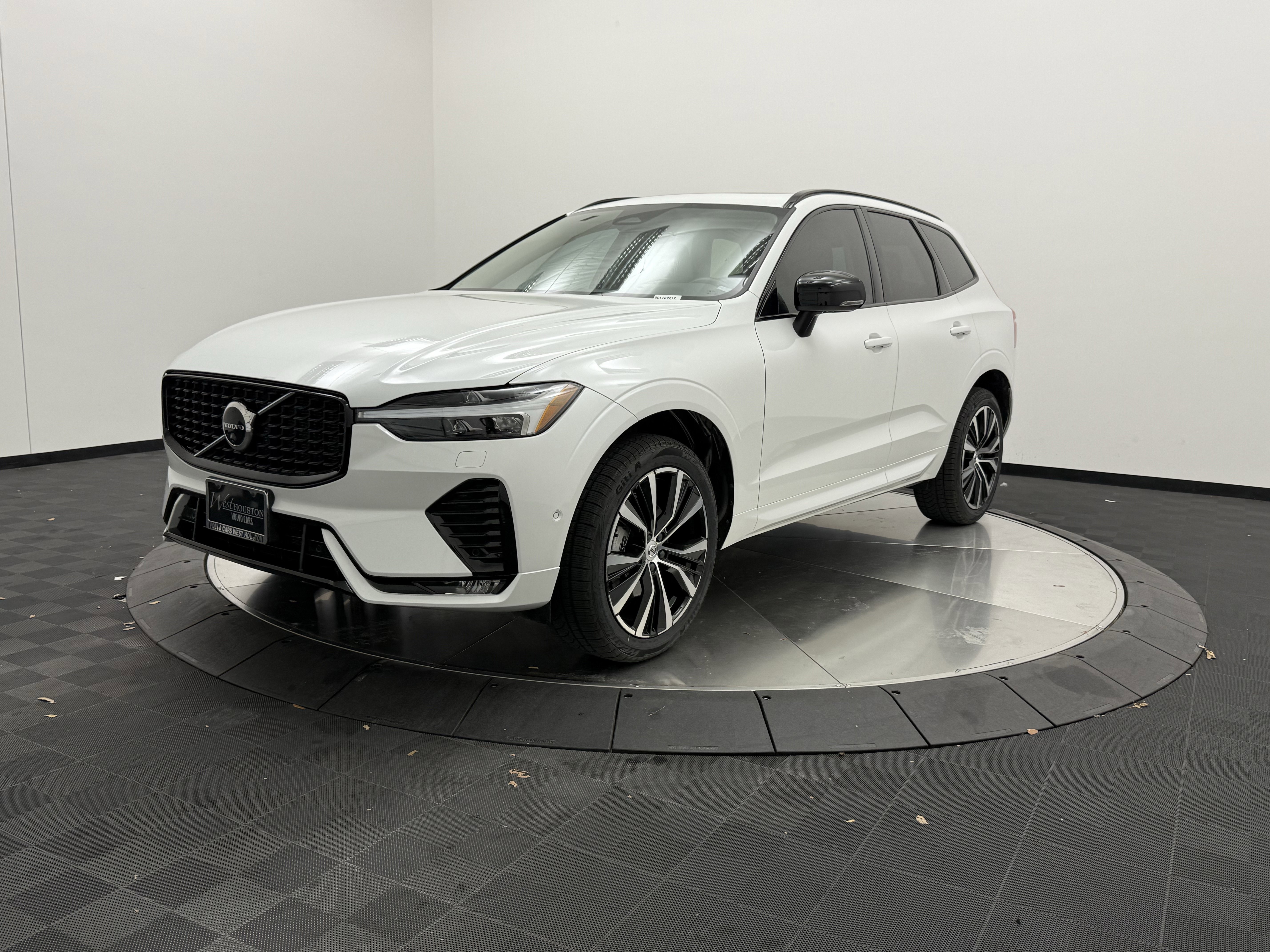 Certified 2023 Volvo XC60 B5 Plus w/ Climate Package image 3