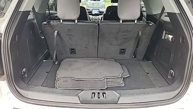 Used 2023 Ford Explorer XLT w/ Equipment Group 202A AWD/4WD image 12
