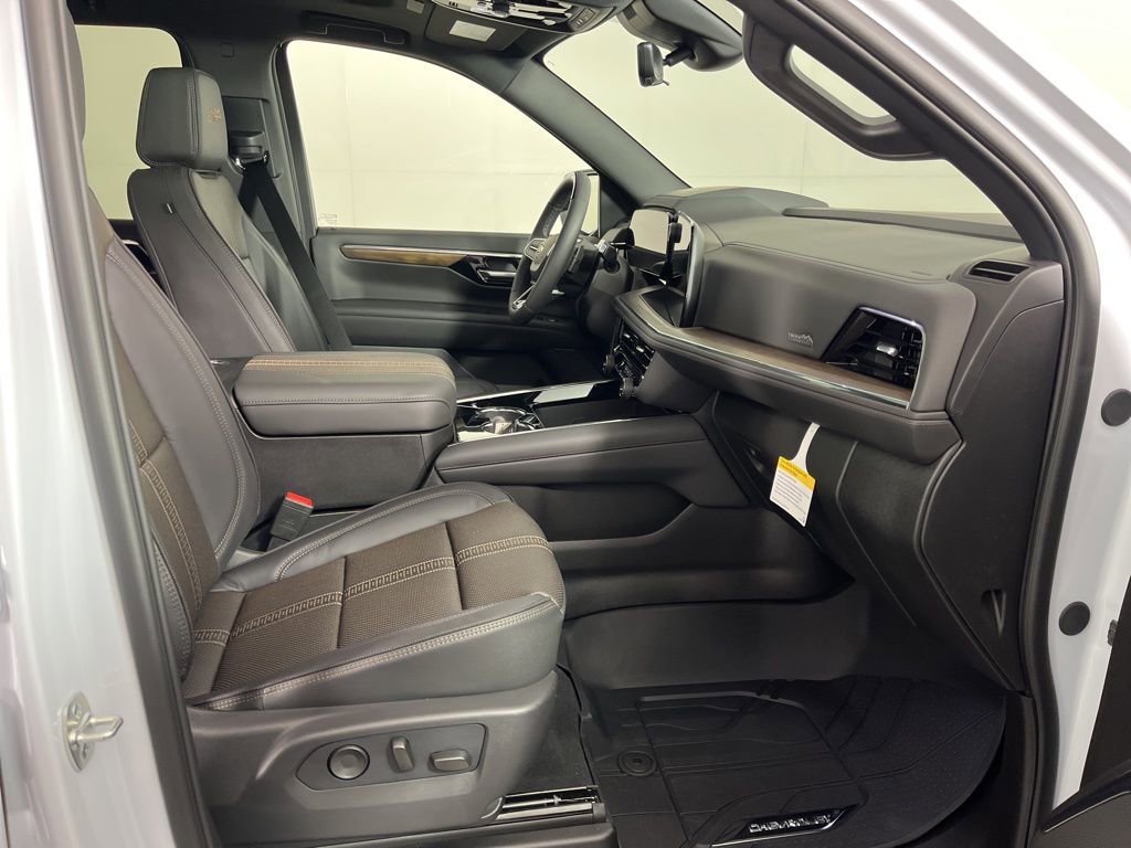 New 2026 Chevrolet Suburban High Country image 7