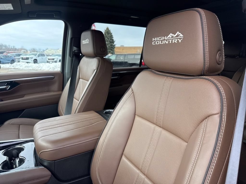 Used 2025 Chevrolet Suburban High Country AWD/4WD image 21