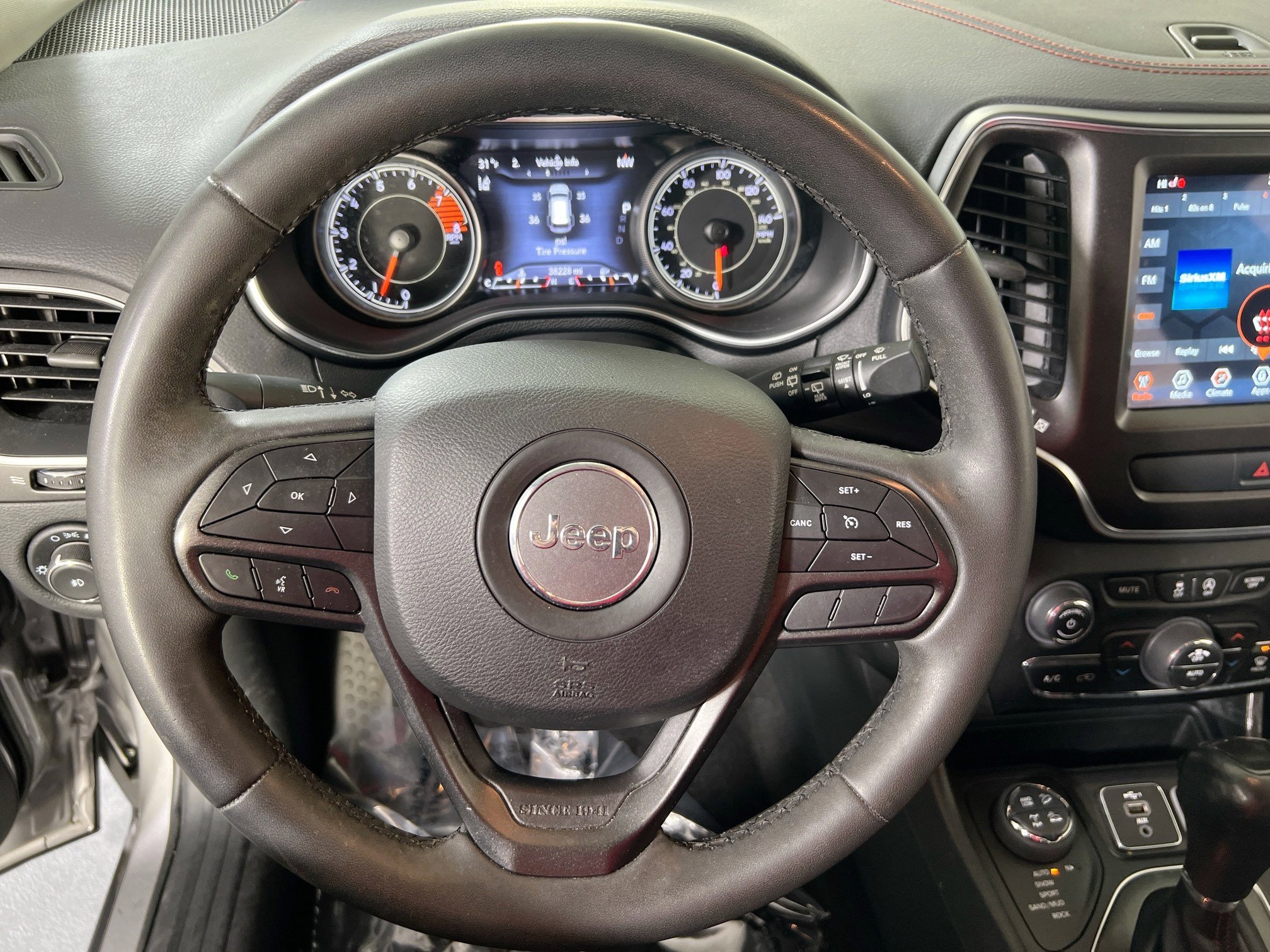 Used 2022 Jeep Cherokee Trailhawk w/ Trailer Tow Group image 11