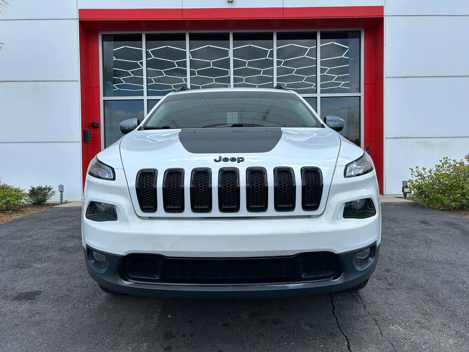 Used 2017 Jeep Cherokee Sport FWD image 2