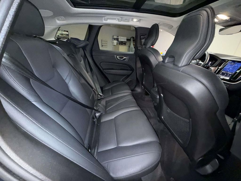 Used 2023 Volvo XC60 B5 Plus AWD/4WD image 16