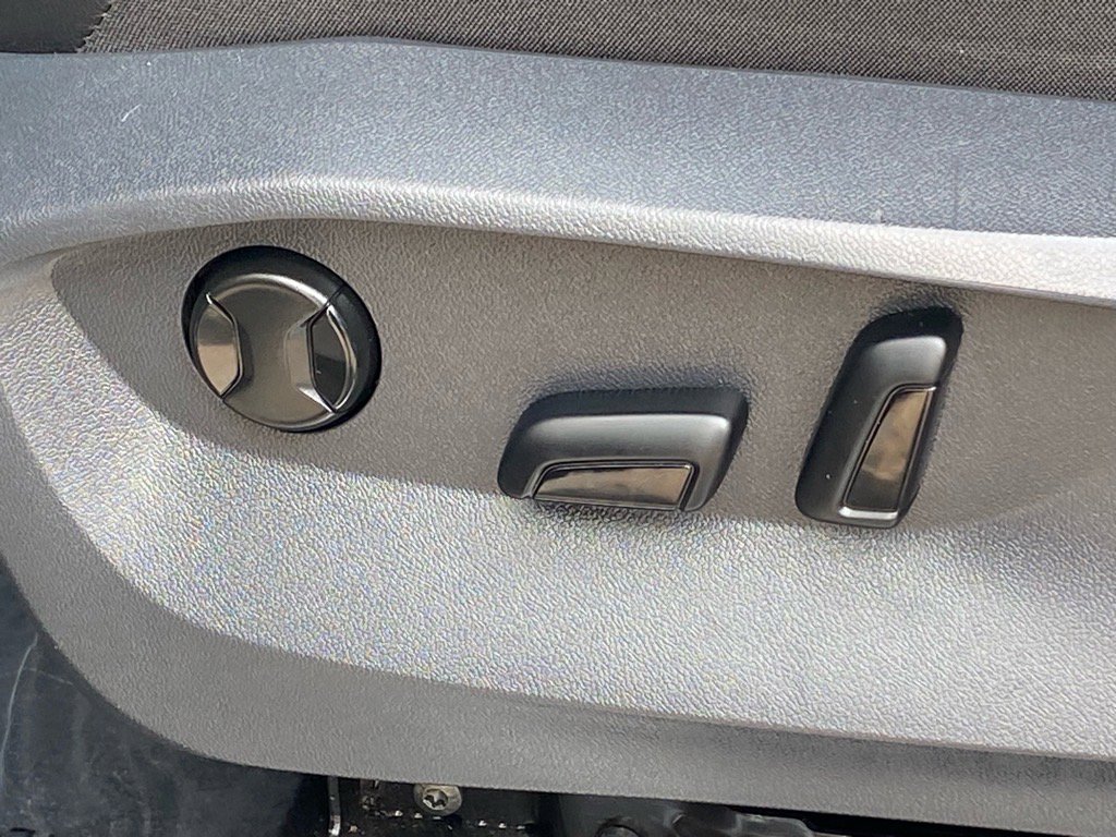 Used 2022 Volkswagen Tiguan SE R-Line image 14