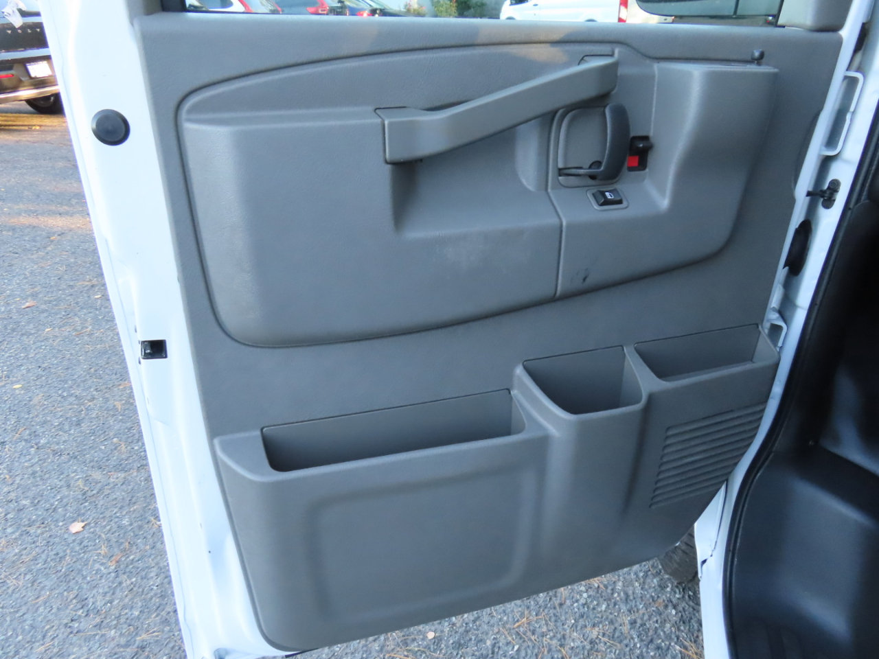 Used 2019 Chevrolet Express 3500 w/ Driver Convenience Package image 6