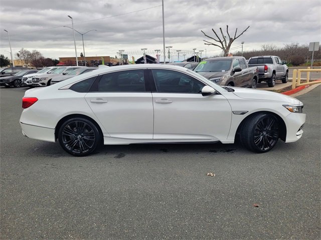 Used 2018 Honda Accord Touring image 3