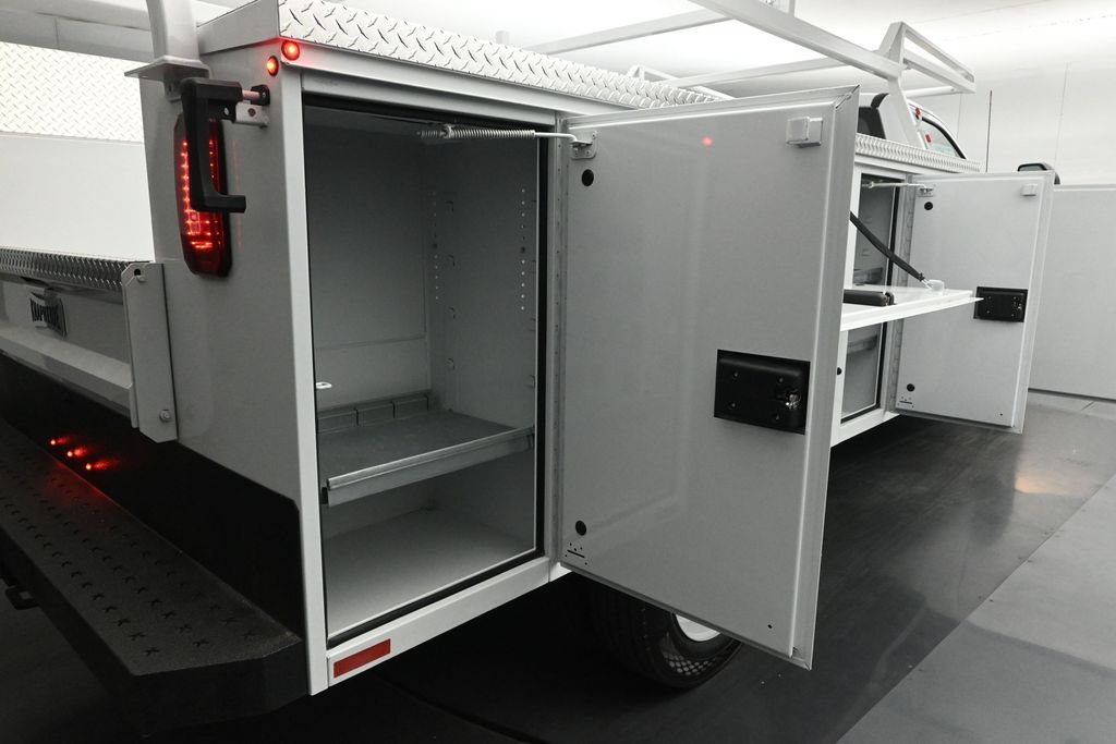 New 2025 Ford F450 XL w/ XL Chrome Package RWD image 27