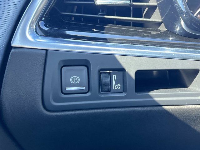 Certified 2024 Cadillac XT6 Premium Luxury AWD/4WD image 30