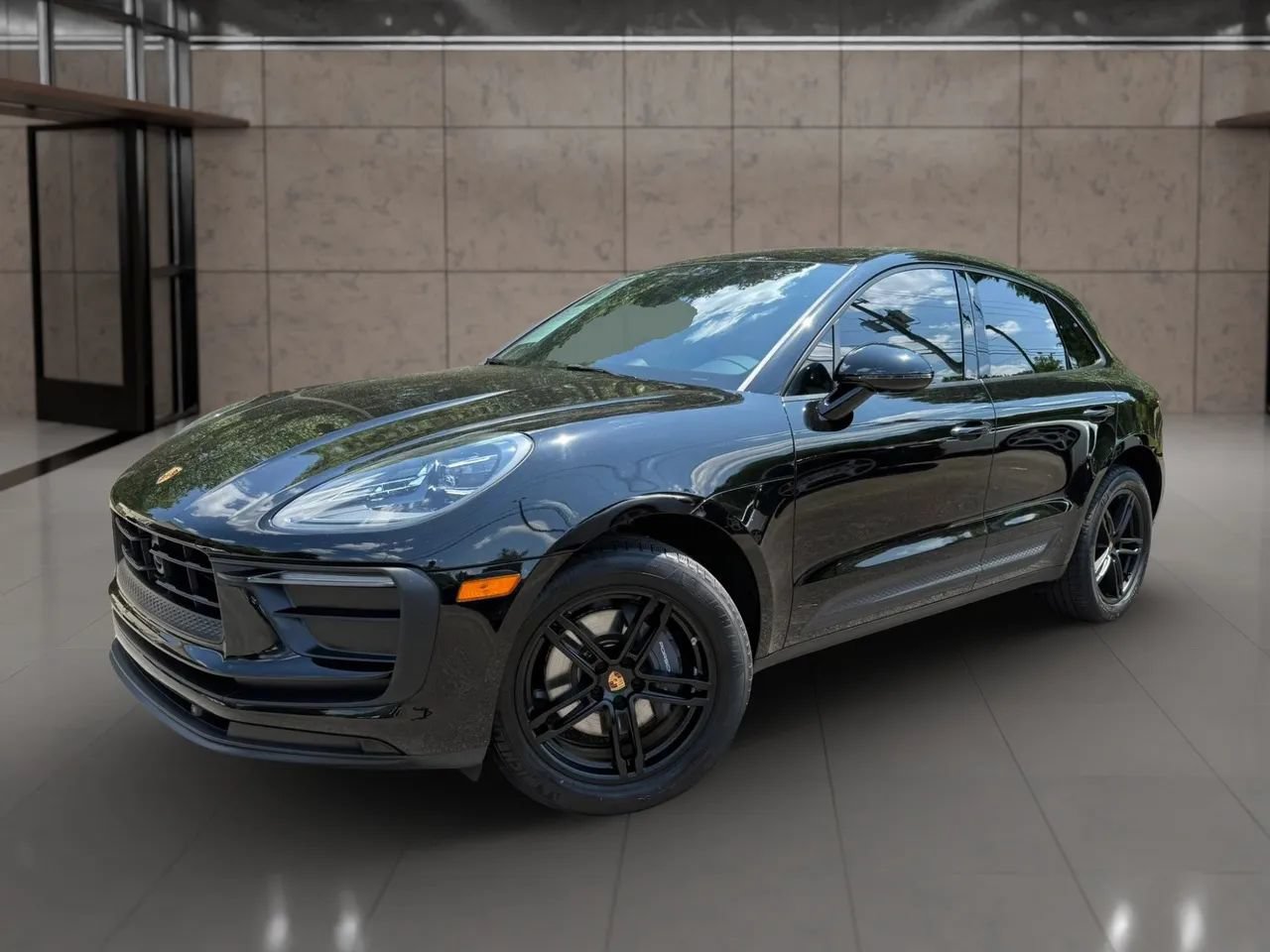 Used 2023 Porsche Macan AWD/4WD image 4