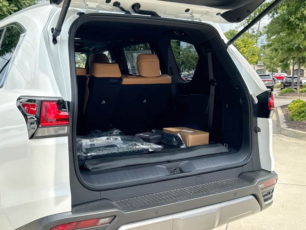 New 2026 Lexus LX 600 4WD w/ Interior Upgrade Package image 33