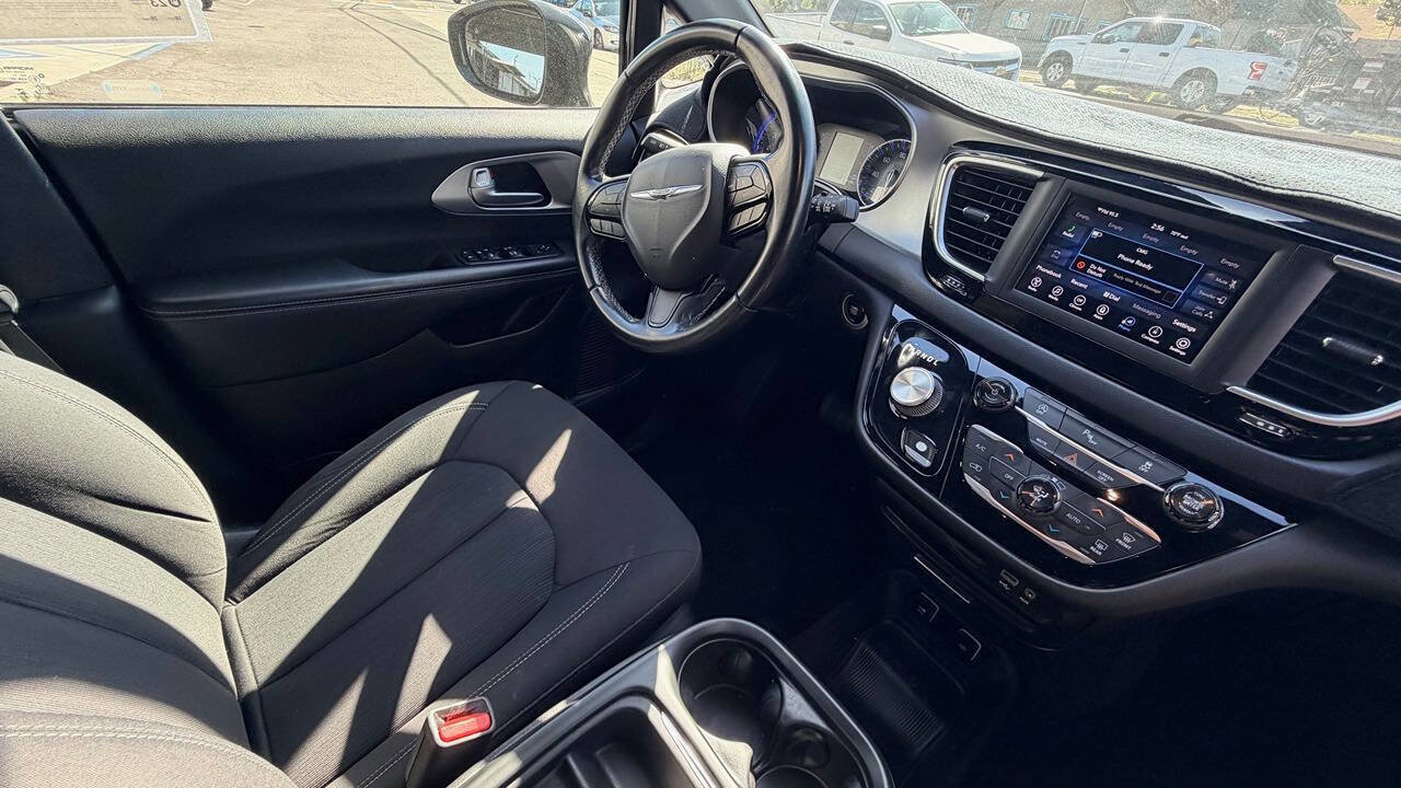 Used 2018 Chrysler Pacifica Touring Plus w/ S Appearance Package image 22