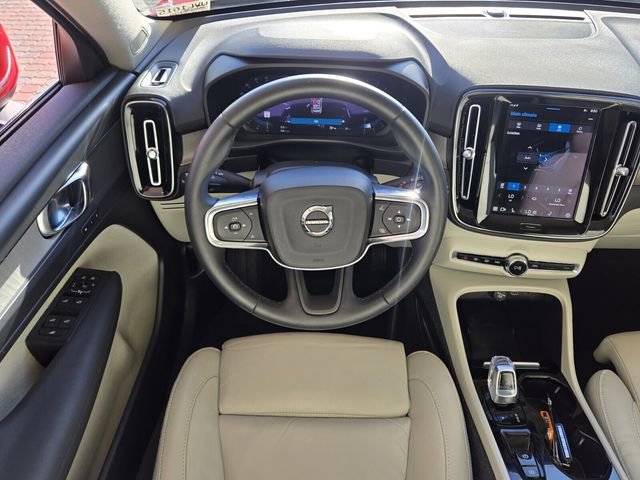 Certified 2023 Volvo XC40 B5 Plus w/ Protection Package Premier image 17