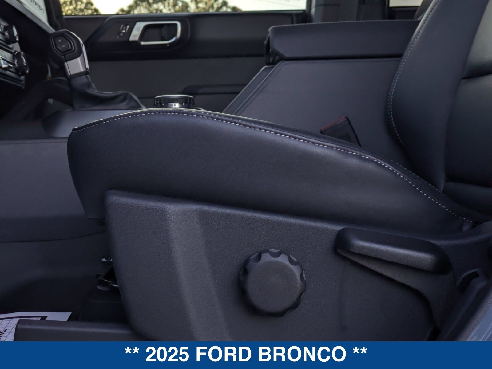 Used 2025 Ford Bronco Badlands AWD/4WD image 45