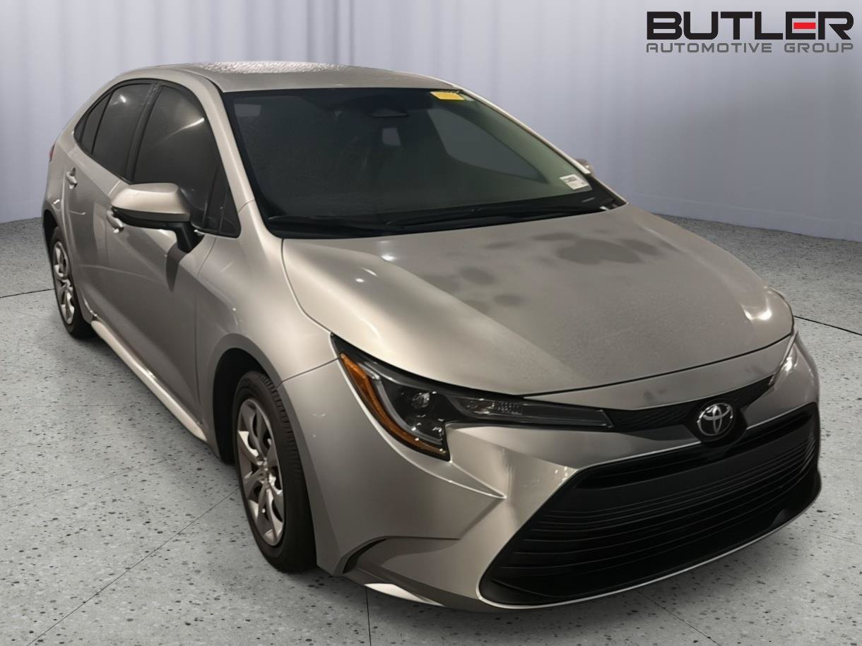 Used 2025 Toyota Corolla LE w/ Convenience Package FWD image 5