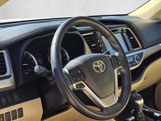 Used 2017 Toyota Highlander XLE image 14