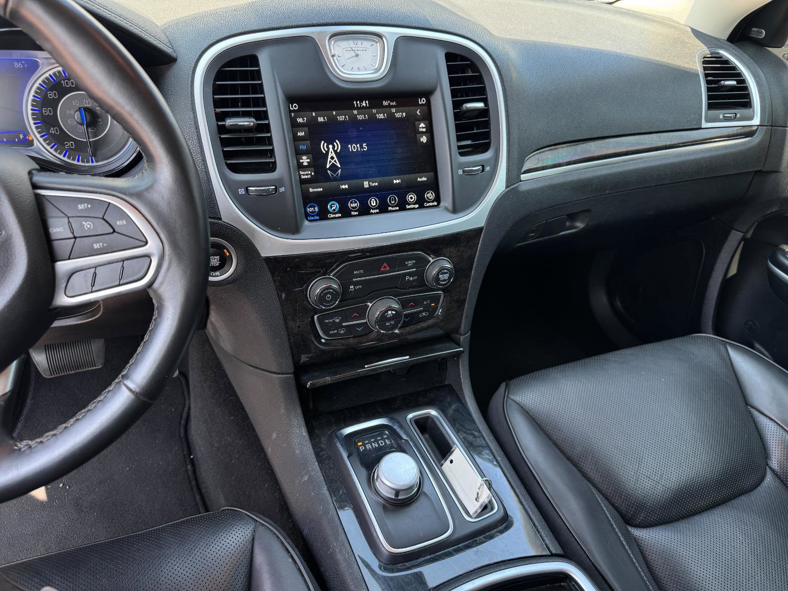 Used 2022 Chrysler 300 Touring L w/ Comfort Group image 19