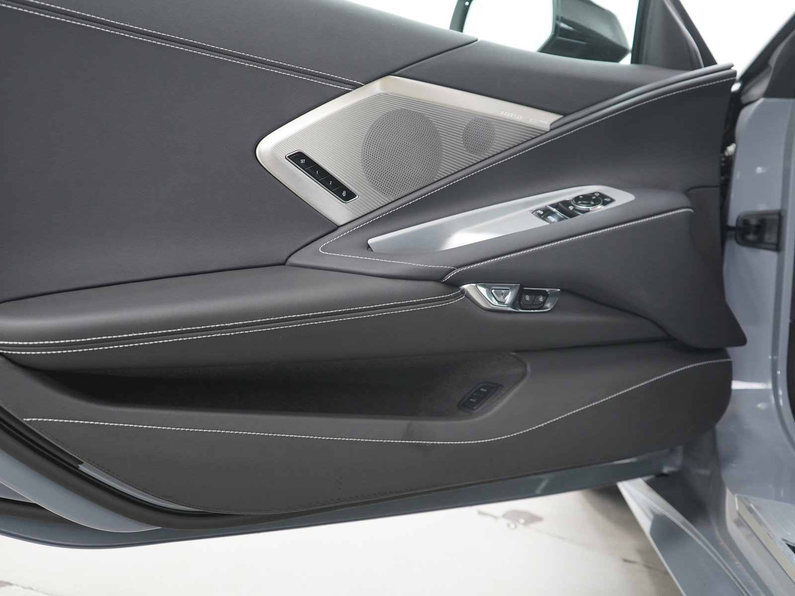 Used 2025 Chevrolet Corvette Stingray w/ Z51 Performance Package image 12