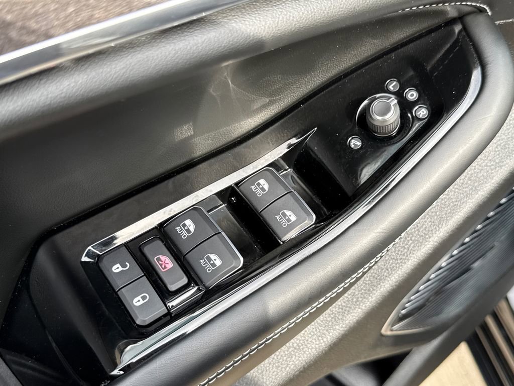 Used 2022 Jeep Grand Cherokee Overland w/ Luxury Tech Group IV image 22