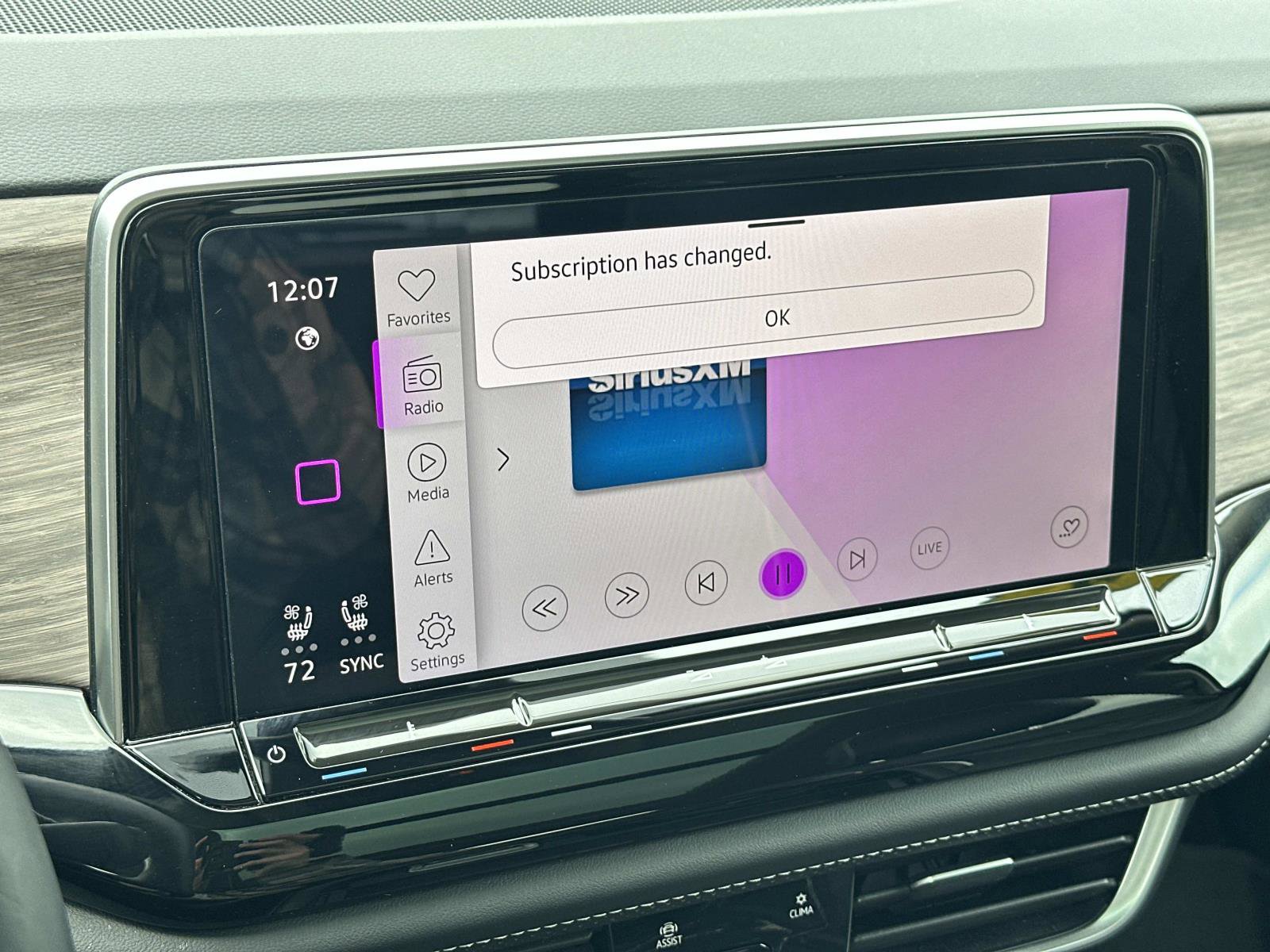 Used 2024 Volkswagen Atlas SEL Premium R-Line image 30