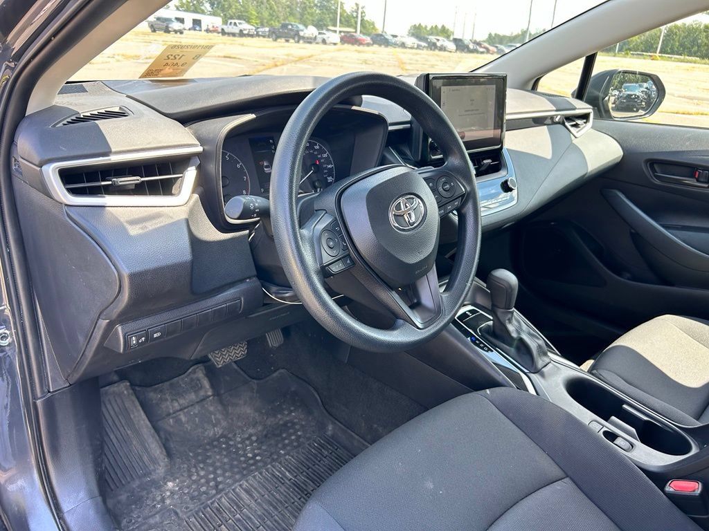 Used 2025 Toyota Corolla LE FWD image 9
