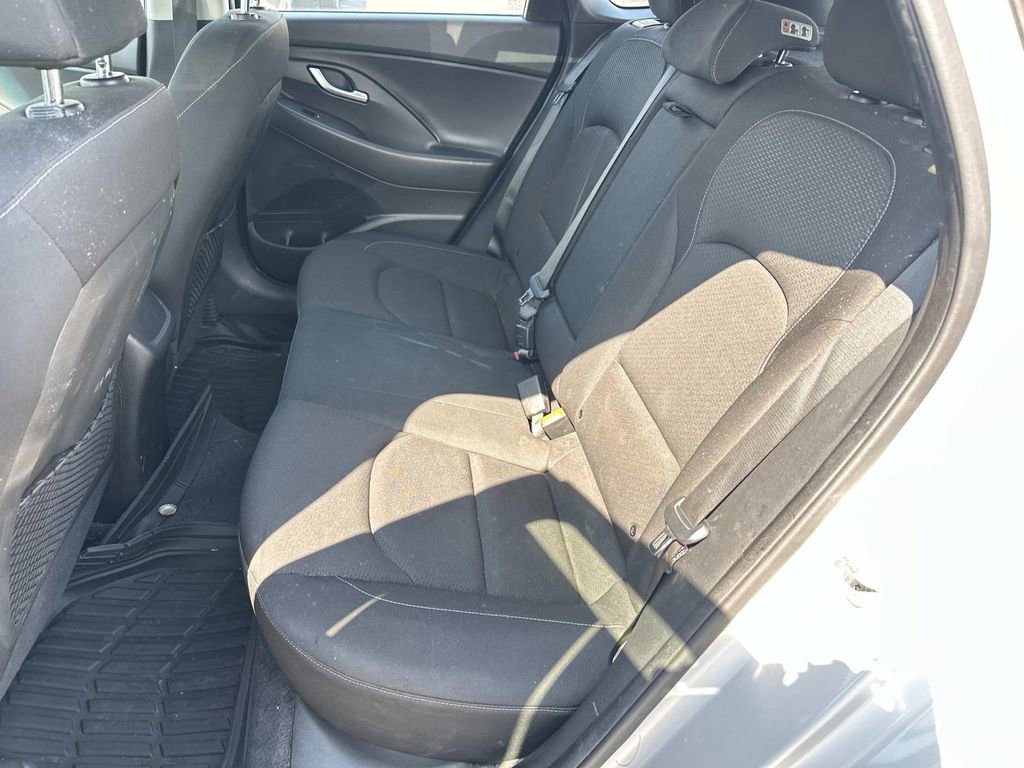 Used 2019 Hyundai Elantra GT FWD image 12