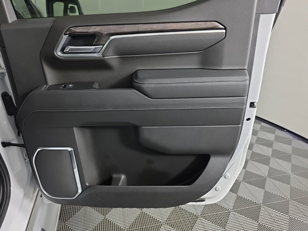 Used 2025 Chevrolet Silverado 1500 LTZ w/ LTZ Convenience Package II image 38