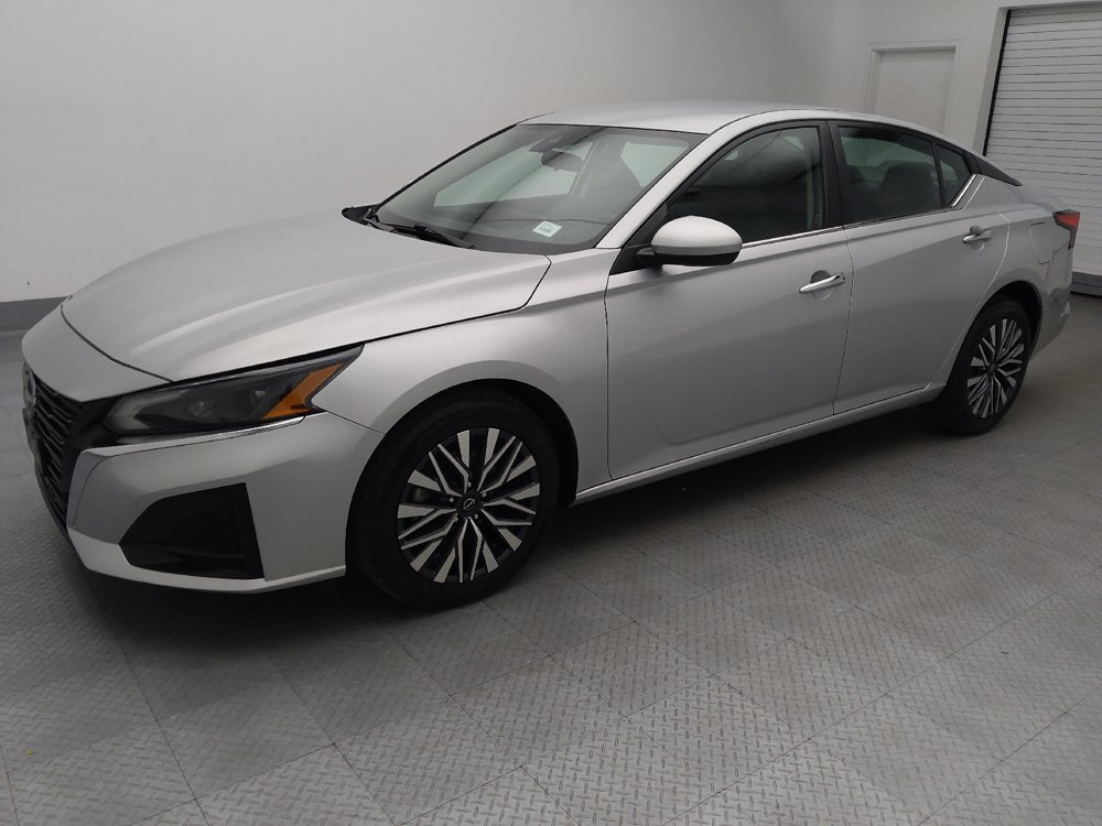 Used 2023 Nissan Altima 2.5 SV AWD/4WD image 2