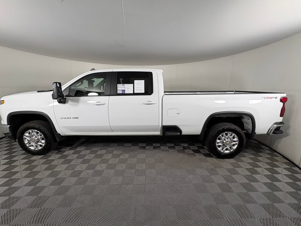 Used 2024 Chevrolet Silverado 3500 LT AWD/4WD image 2
