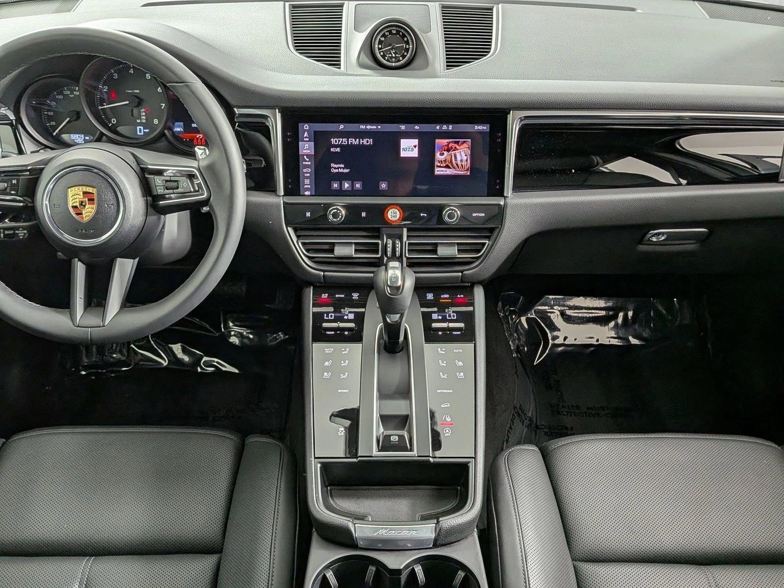 Certified 2025 Porsche Macan Turbo AWD/4WD image 19