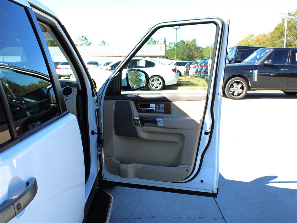 Used 2016 Land Rover LR4 HSE image 36