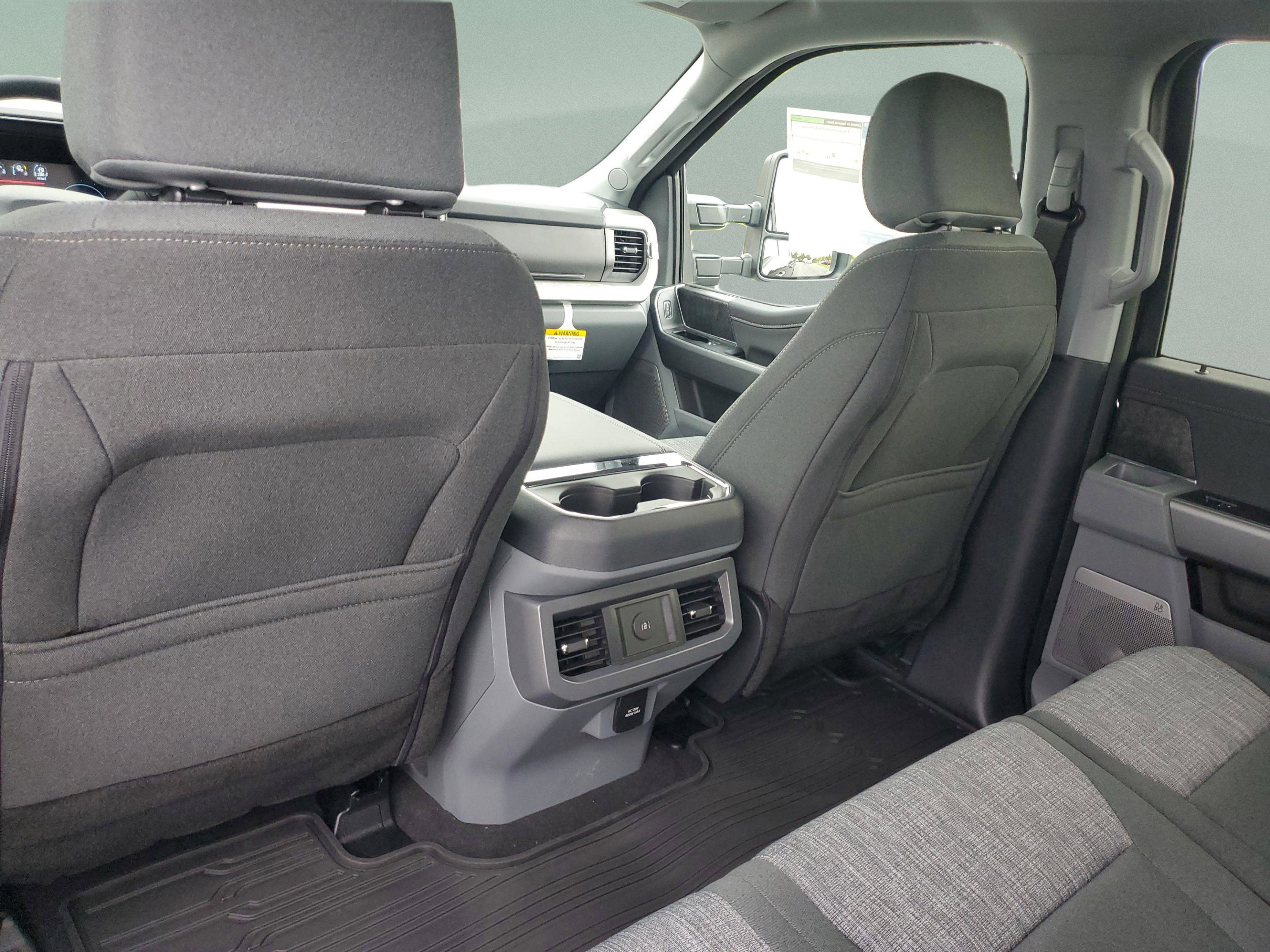 New 2026 Ford F250 XLT w/ XLT Premium Package AWD/4WD image 6