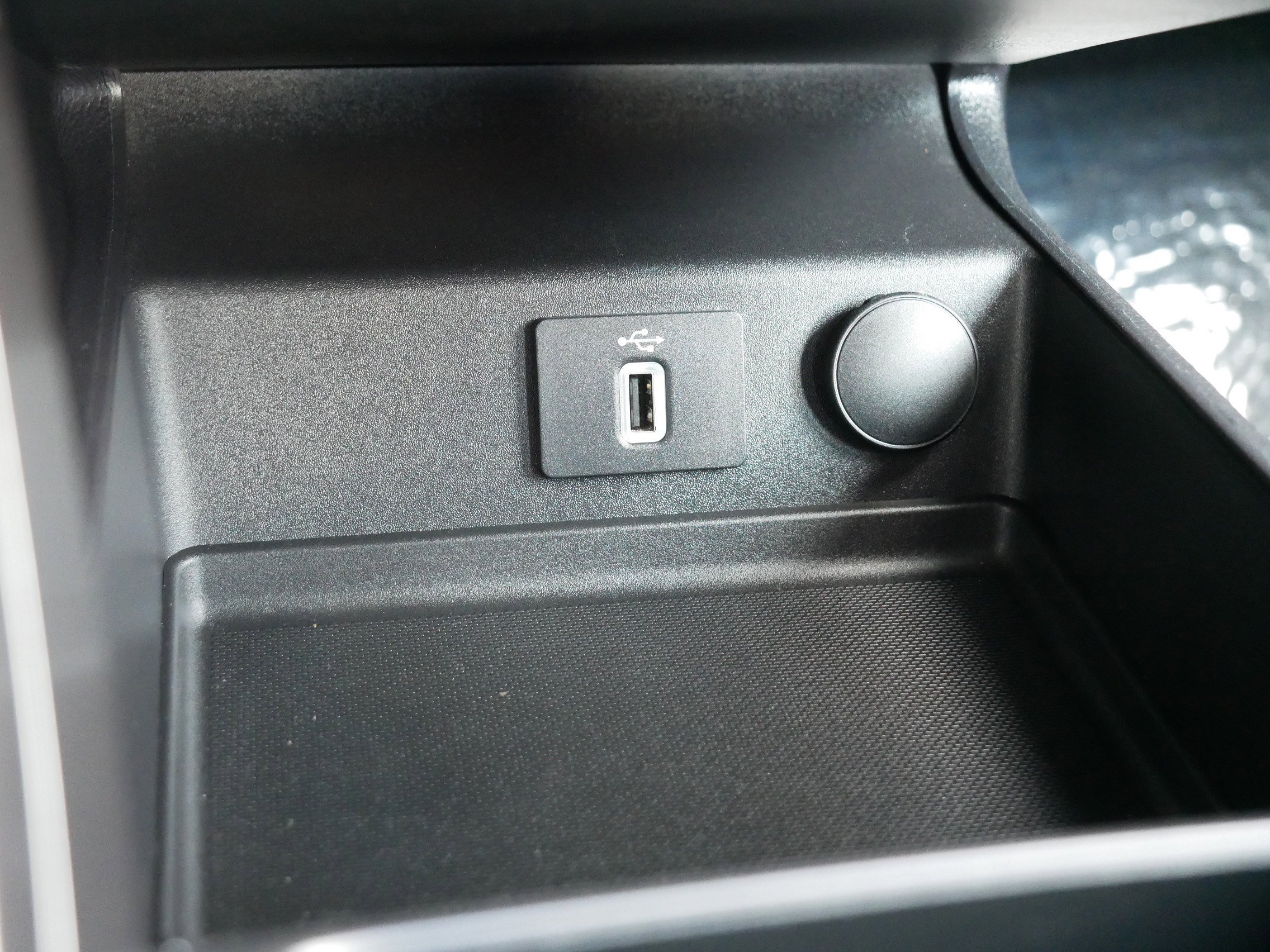 Used 2018 Ford Fusion SE w/ Fusion SE Technology Package image 33