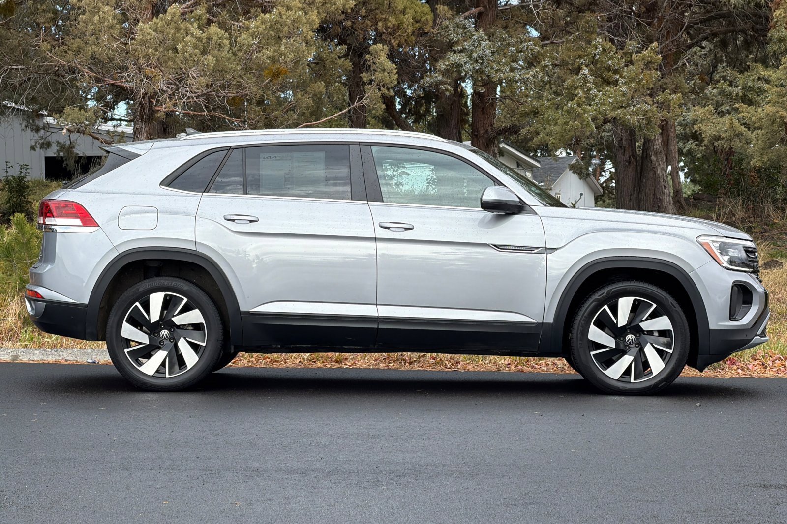 Used 2024 Volkswagen Atlas Cross Sport SE image 3