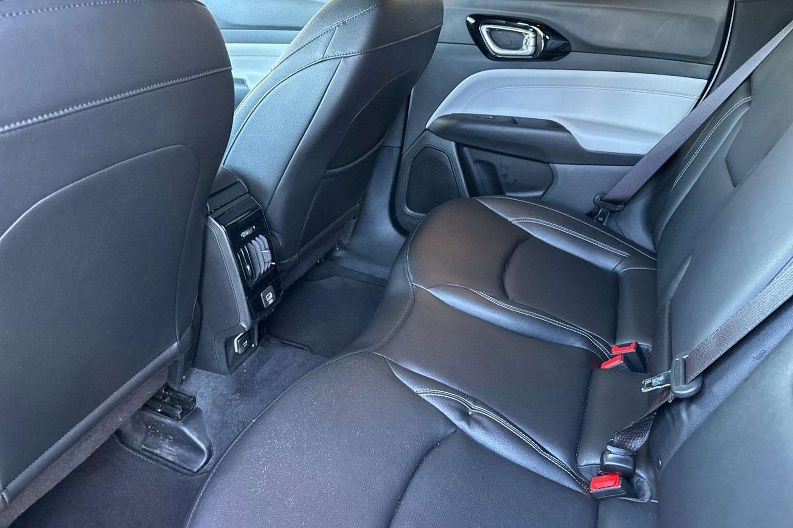 Used 2025 Jeep Compass Limited image 27